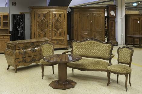 HENRY´s ABTEILUNGEN - ANTIKE UND SAMMELWüRDIGE MöBEL