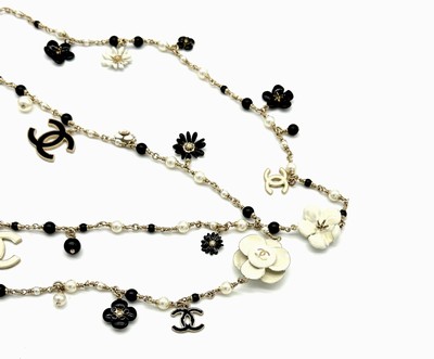 CHANEL  Halskette Kamelienblüte