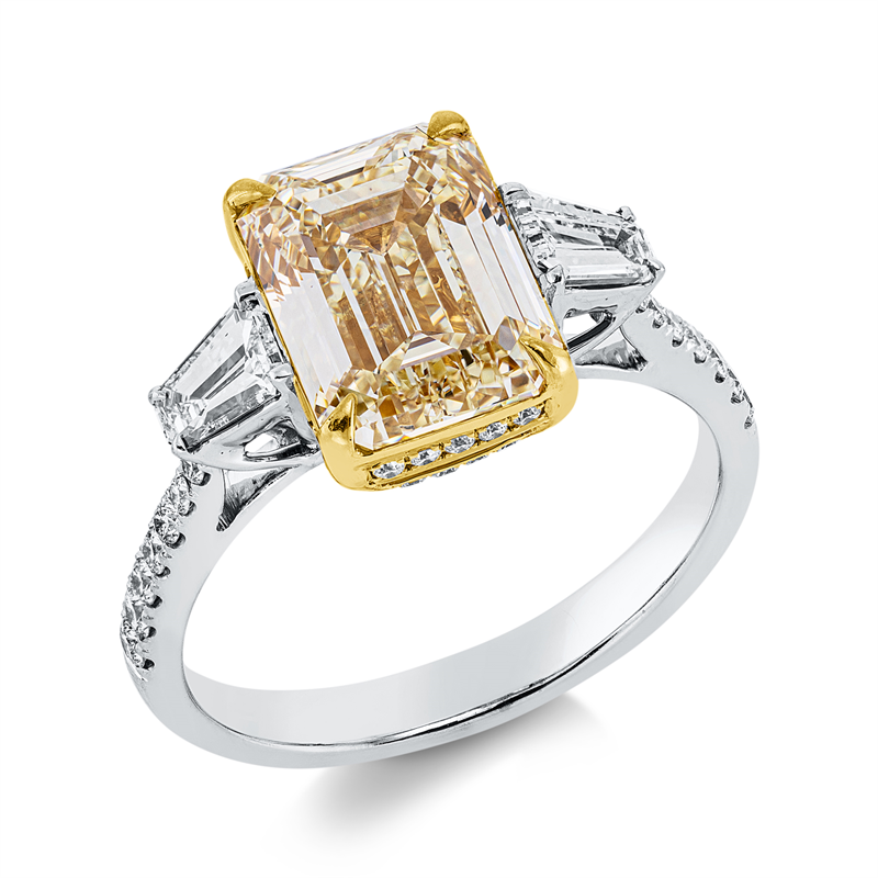 Image 90001998 - Ring 4er-Krappe 18 kt WG GG, GIA 2211325407, 2 Trapeze 0,43 ct, W-si, 10 Brillanten 0,13 ...