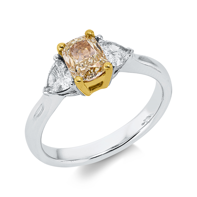 Image 90004207 - Ring 18 kt WG GG, IGI 584355149, 1 Cushion 1,00 ct, gelb-vs2, 2 Triangel 0,47 ct, TW-si, ...