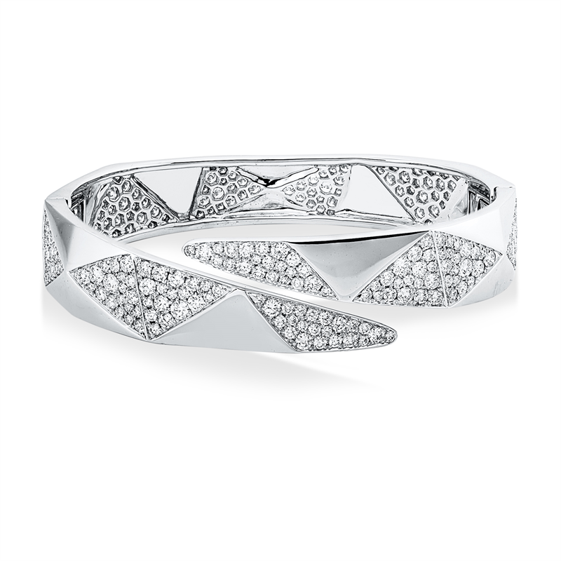 Image Armreif 18 kt WG, 260 Brillanten 6,34 ct, TW-vsi, H:46,0 mm, B:56,0 mm, S:14,5 mm. ...